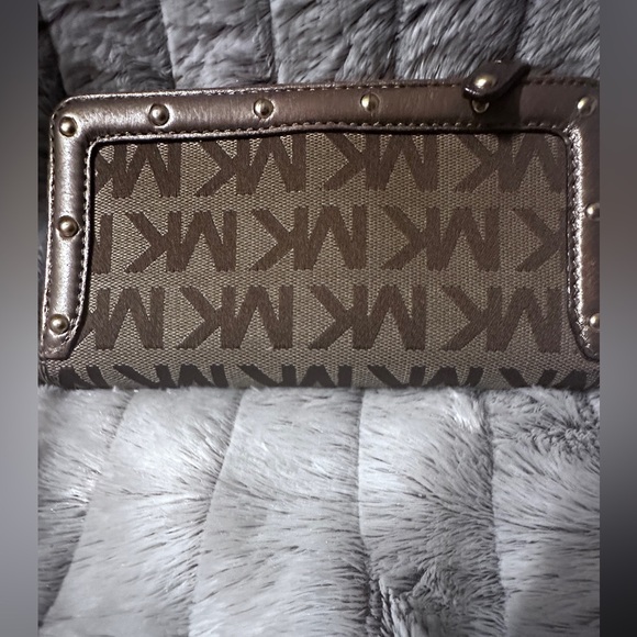 Michael Kors wallet EUC - Picture 2 of 6